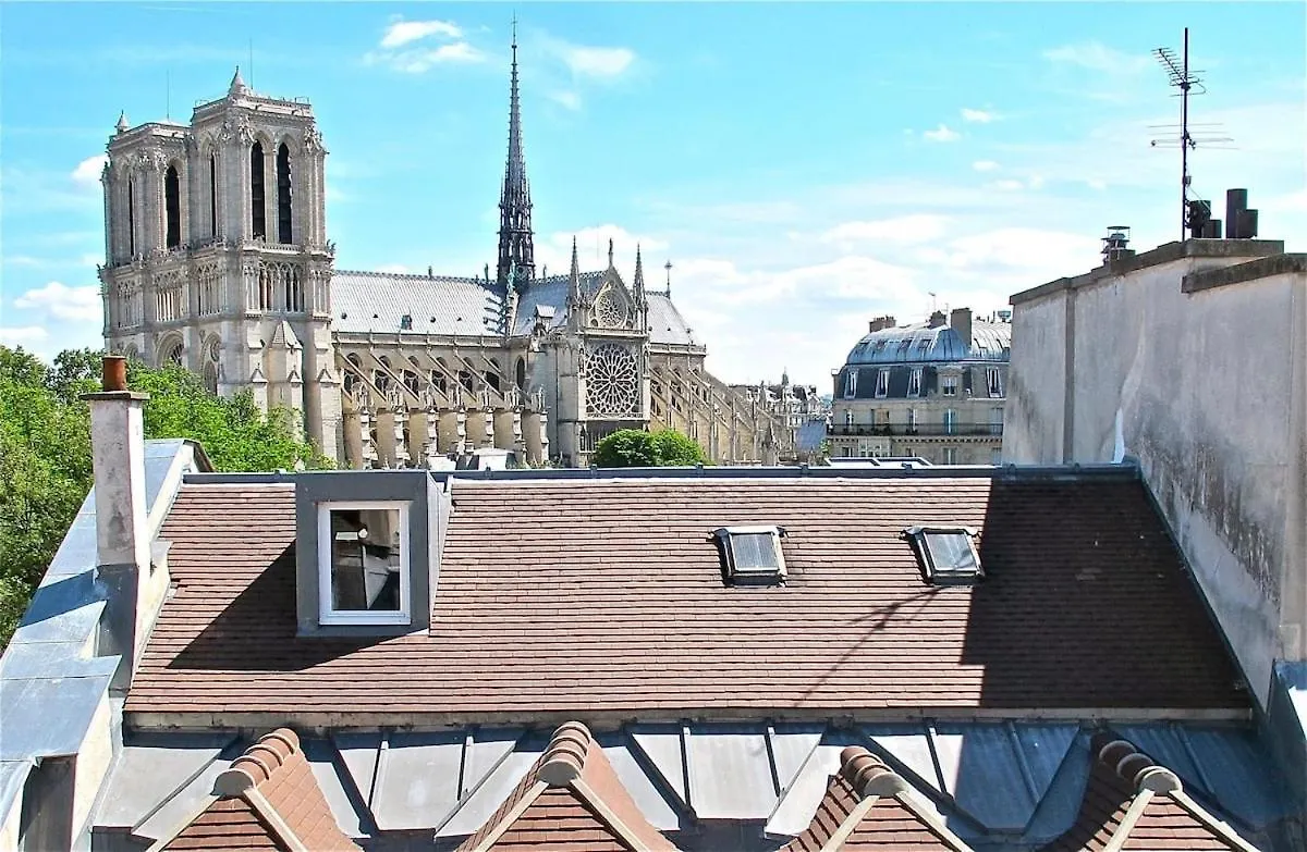 A Balcony On Notre Dame Paryż