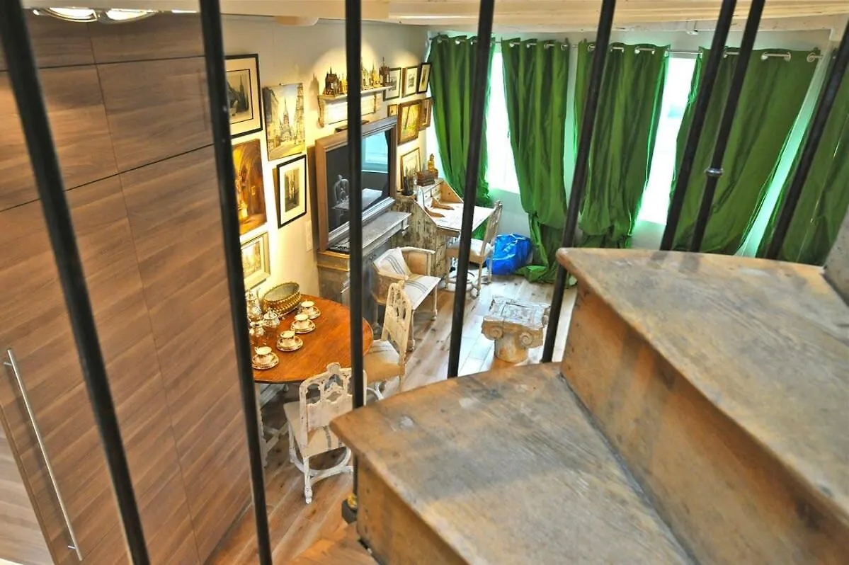 A Balcony On Notre Dame Apartament *