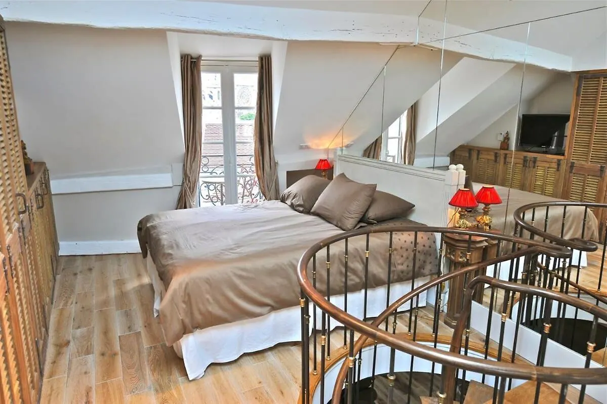 A Balcony On Notre Dame Apartament Paryż