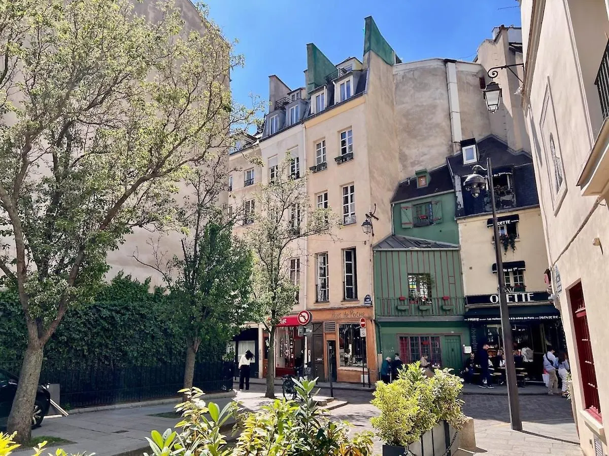 A Balcony On Notre Dame Apartament *