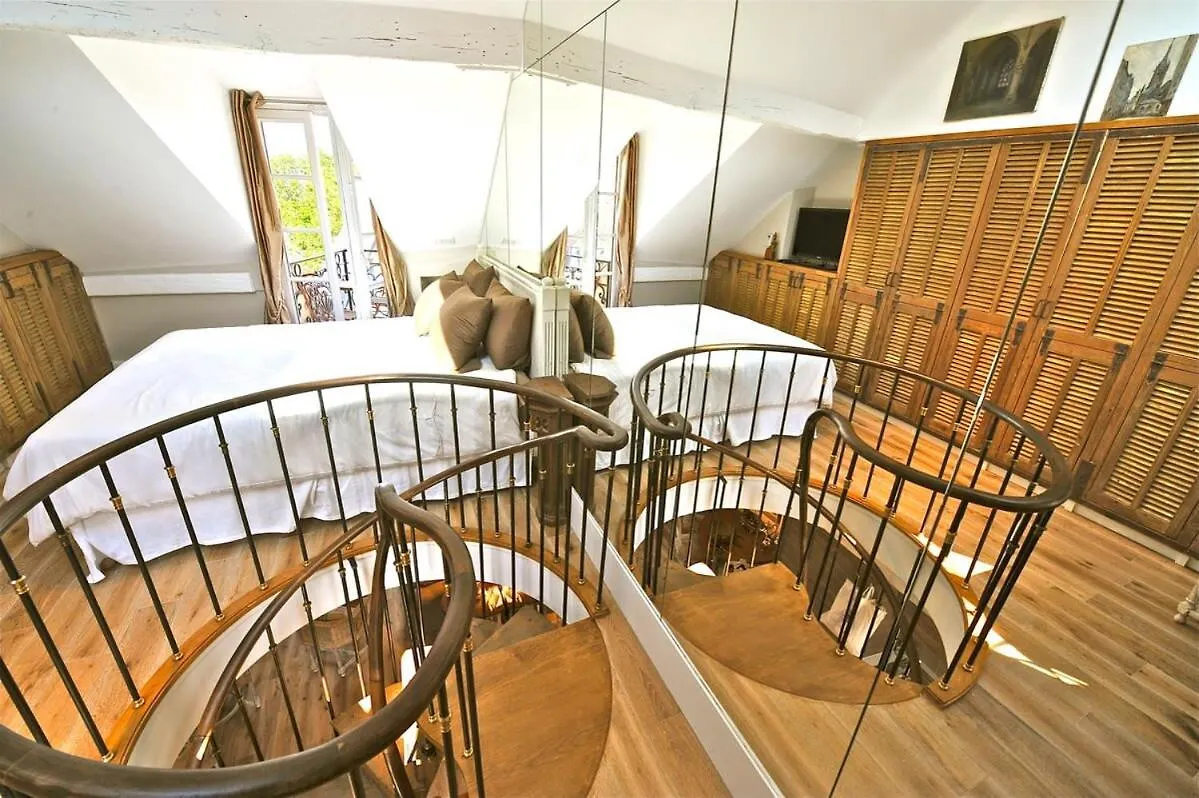Apartament A Balcony On Notre Dame *